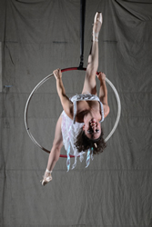 Aerial acts - Hoop Hangabout