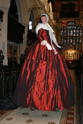 Victorian Lady, stilts act
